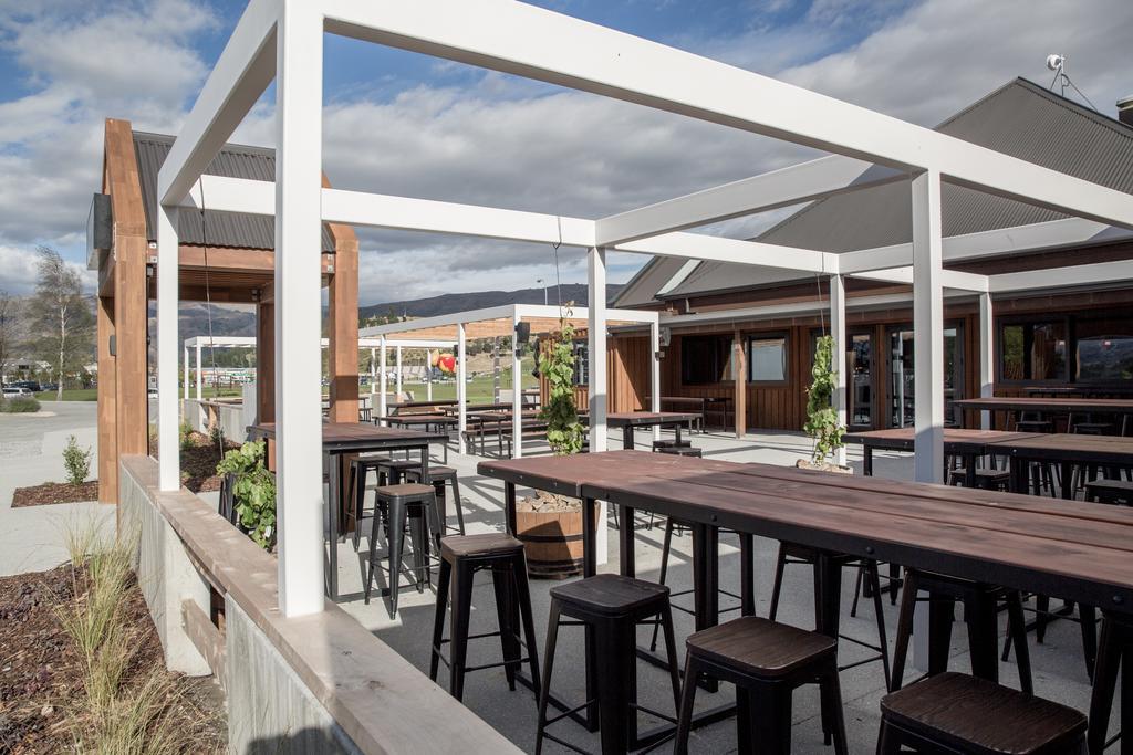 The Harvest Hotel Cromwell Exteriör bild